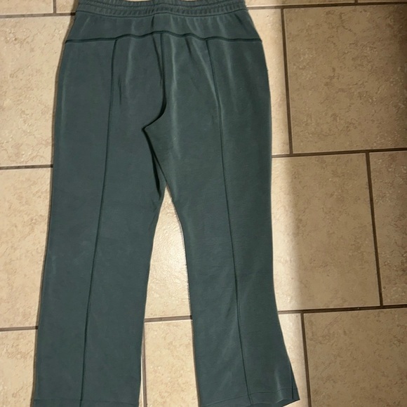 Lululemon High Rise Softstreme Pant - Picture 10 of 15